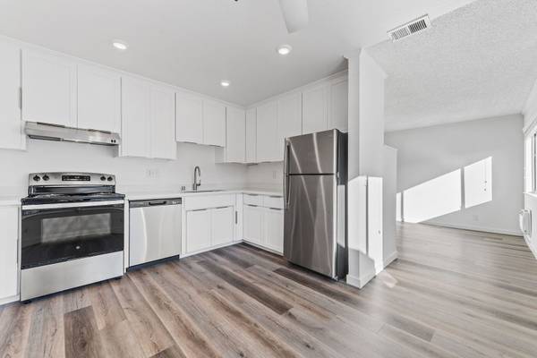 $3,095 / 2br - 855ft2 - 2 Bed - 1 Bath, Near Los Gatos Trail in a Gated Community!🥰 (campbell)63880132215939120