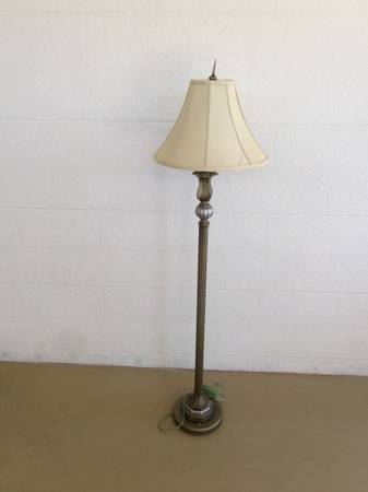 LIGHT UP YOUR SPACE*3 LAMPS*1 FLOOR W/SHADE CHOICE & 2 SIDE LAMPS - $16 (Bee Ridge Rd)62971056110209123