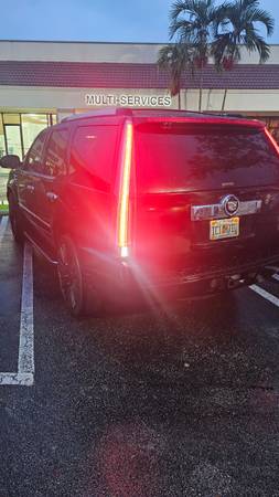 2009 Cadilac escalate - $7,500 (Coral Springs)63479325262209123