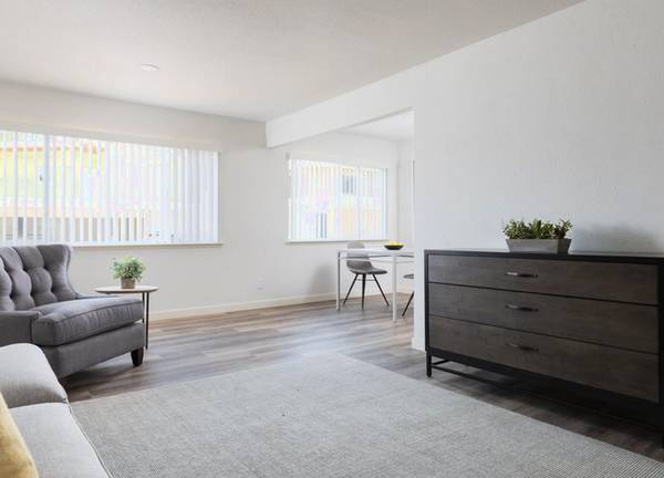 $2,295 / 2br - Amplio de dos habitaciones - Calefacción central y aire acondicionado - Lavadora y secadora en la unidad (santa rosa)63695803497857124