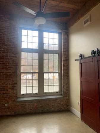 $2150.00 / 2br - 1281ft2 - Bright Corner Apartment at Capitola Mill – High Ceilings & Historic Ch64029210708483123