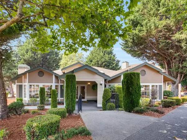 $1,829 / 2br - 834ft2 - Smoke Free, Maintenance on site, Outdoor Pool, Tech Ready (North End Tacoma)63852483521155123