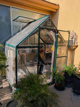 Palram aluminum clear plexiglass greenhouse. 4 x 6 x 7 ft 1