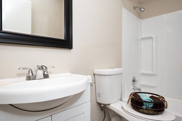 $1,455 / 2br - 750ft2 - Para un fácil trayecto en autobús, ven a casa al The Jax (Tigard - Fanno Creek)63831608780419121