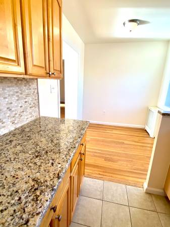 $2,400 / 1br - 800ft2 - In-Town Larchmont 1 Bedroom-Sun-filled, Updated and well located $2400 (Larchmont NY)64033458184066120