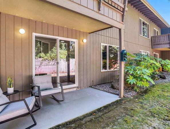 $1,595 / 2br - Private Patio/Balcony, Community Room + Retro Charm & Spacious Layout (Milwaukie Heights)63999314643074122