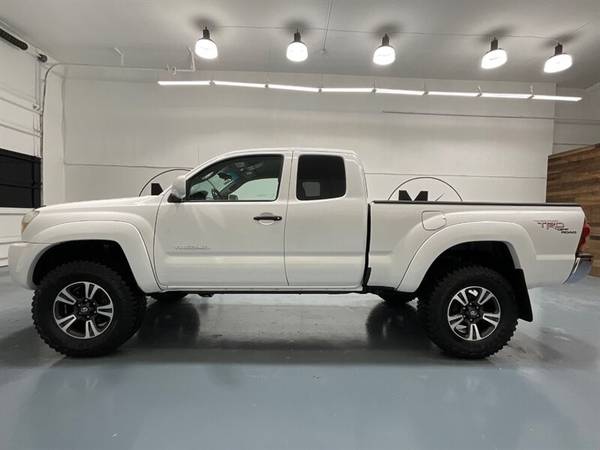 2006 Toyota Tacoma 4x4 4WD V6 Access Cab TRD OFF RD  /6-SPEED / LIFTED - $17,500 (M&M Investment Cars - Gladstone)63617275764097122