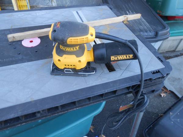 DeWalt Sander 1