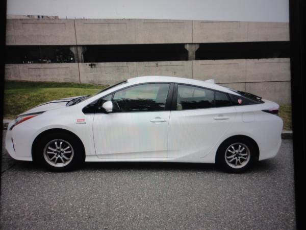 2018 Toyota Prius Hatchback Hybrid with park assist 1