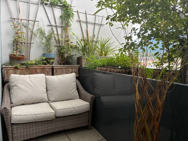 Fully furnished pet friendly 2 bdr/den condo dtn squamish 3