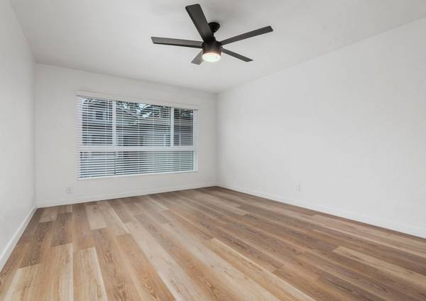 $2,495 / 1br - Stylish 1 Bed - Dishwasher and Garbage Disposal - Onsite Parking (Golden Hill)63701723384067123