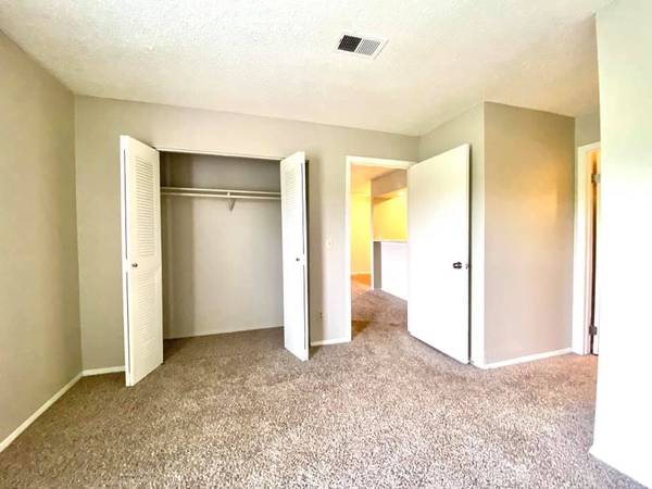 $859 / 1br - 630ft2 - 1,2 bedrooms Ready for move in today!! No app fee special!! (Tulsa)63981971755267122