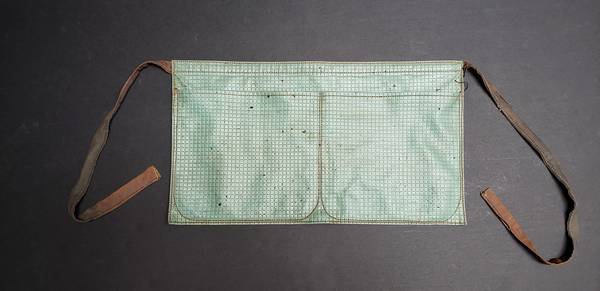 Durable Vinyl Carpenter’s / Roofer’s Apron / Tool belt w 3 Pouches 1