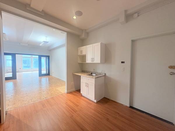 $4,400 / 1580ft2 - Midtown West Office / Showroom ...40th Street ...1,580`RSF (Midtown)64212277096451121