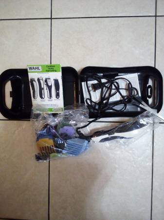 Wahl Hair Cutting Kit with Color Blades 1