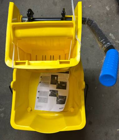 MOP BUCKET WITH WRINGER NEW 1