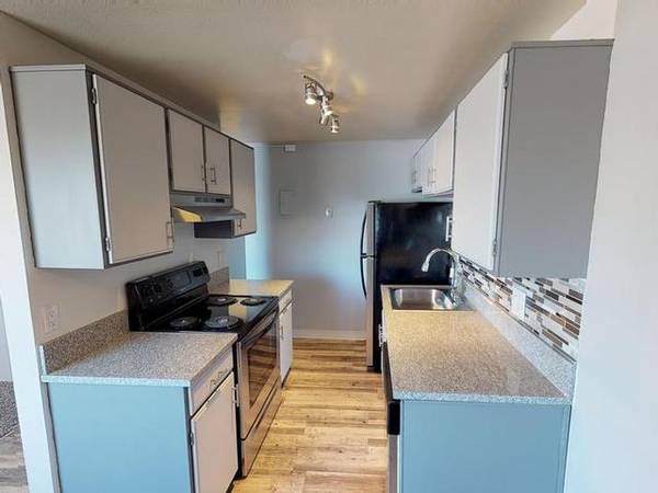 $1,299 / 2br - 820ft2 - Large Bedrooms, Newly Renovated Units, Professional On-Site Management63962796513282124