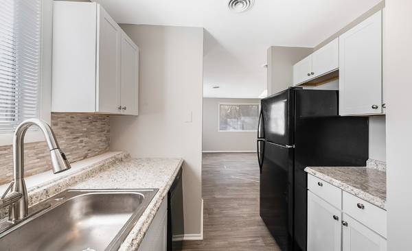 $1,100 / 1br - 648ft2 - Un dormitorio, un baño bungelow (Wilson)63948355717122121