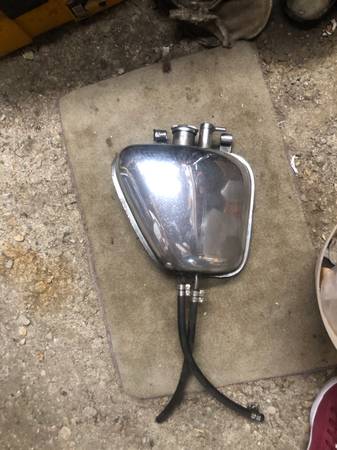 1960s Triumph T120/TR6 650 Oil Tank 1