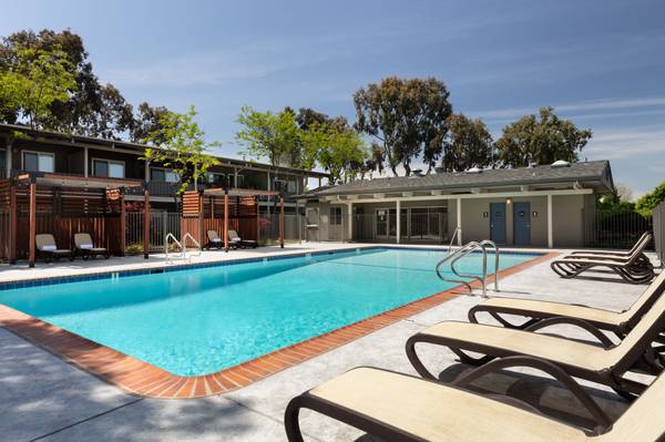 $3,330 / 3br - 1050ft2 - Swimming pool, 24-hour online rent payment (hayward / castro valley)63658029838595121