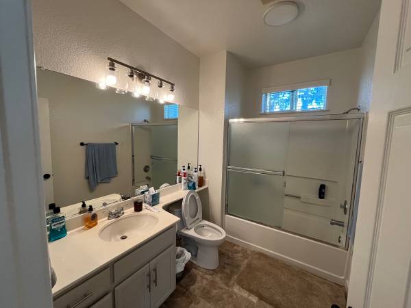 $1,400 / 3br - Room available for a 3 bed 2 bath condo in Sunnyvale (sunnyvale)64023721590403123