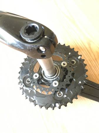 Conjunto de bielas para bicicleta Shimano Deore - $70 (Chicago)63471433201411124