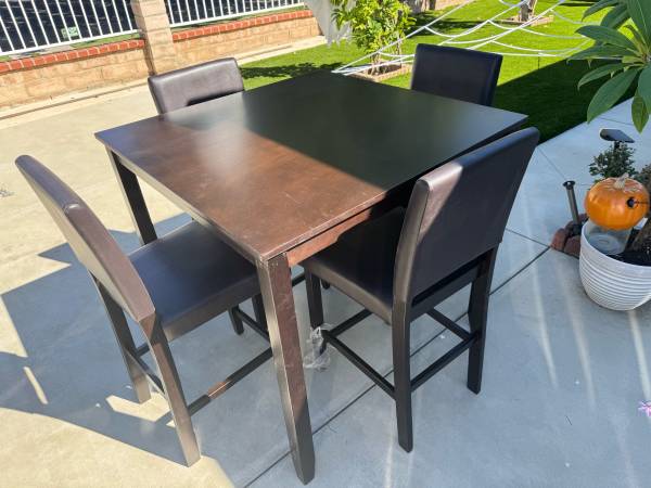 Classic style 5-piece counter height dining set 1