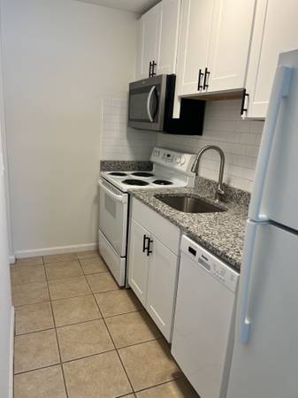 $1,995 / 1br - LARGE 1 BED  ~  CORNER UNIT __H & HW INCLUDED__Parking-GREAT DEAL!!!63699256675971120
