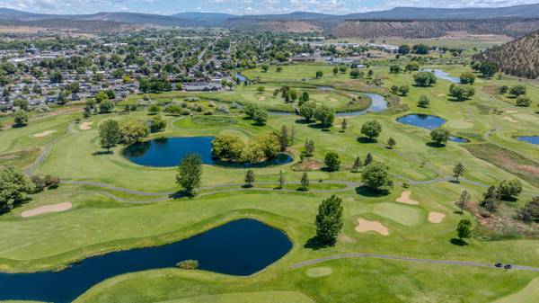 $529,000 / 3br - 1823ft2 - 214 SW Meadow Lakes Drive (Prineville)63839290783235121