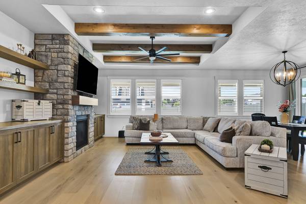 $695,000 / 4br - 2385ft2 - J U S T . H I T . T H E . M A R K E T - $695,000 (Caldwell)63981531882115122