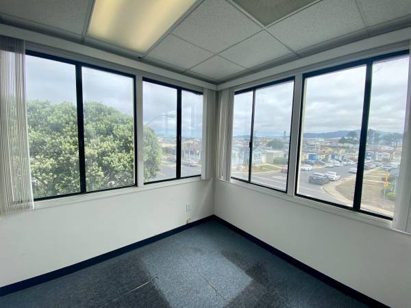 $1,300 / 500ft2 - Ideal 500 square foot office space for rent - great views -won't last! (daly city)63657778511745120