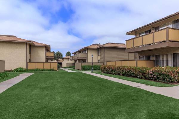 $2,905 / 2br - 1056ft2 - Large Floorplans, Great Location, Private Balconies and Patios63800428105089121