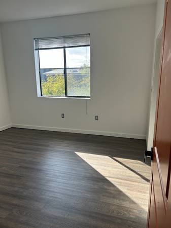 $2,195 ONE OF A KIND!  SPACIOUS SPACE WITH VIEWS - Available NOW! (berkeley)63797037401985123