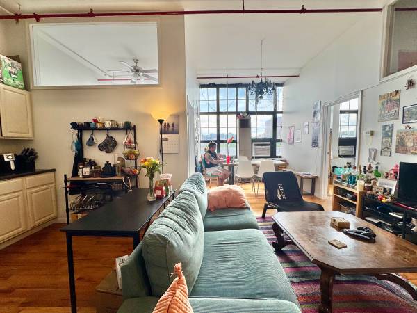 $5,000 / 4br - E Williamsburg 4 bed loft; 2 bedrooms with windows (Williamsburg)63689826874369120