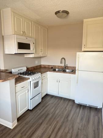 $2,450 / 2hab - 700ft2 - ¡Vive en el centro! Tranquilo de 2 habitaciones/1 baño cerca de autopistas, tiendas y más63775411320835120