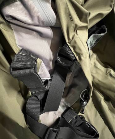 Caddis waders grandes (mujer) y botas de vadear talla 8 (mujer) o 7 (hombre), usadas 2 horas en la playa, en - $100 (Anchorage)63470288900865123