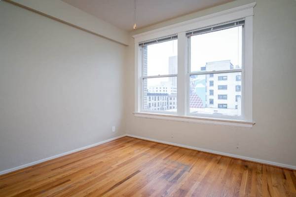 $1,125 / 1br - 375ft2 - Hardwood Floors, Tile Floors, Dishwasher (411 SW 12th Ave, Portland, OR)63831683561347120