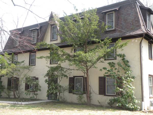 $1,150 / 1br - Custom archetectural Features!! Country location. Quiet (Bethel Township)63754674099841120