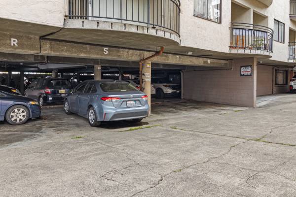 $165 Parking space near UC Berkeley on Channing Way/Fulton. Available 1/1 (berkeley)64000590539395121
