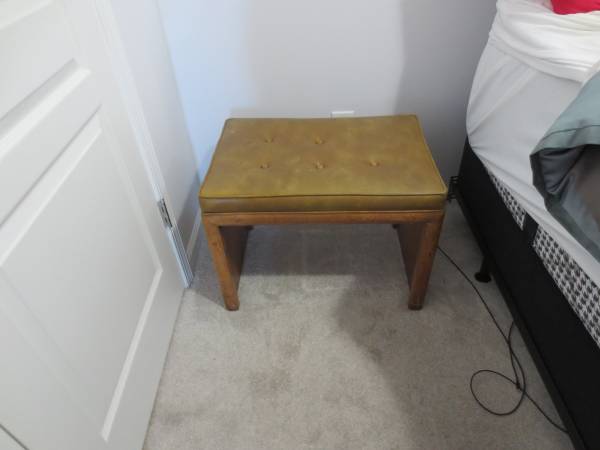 Vintage Padded Bench for Vanity 1