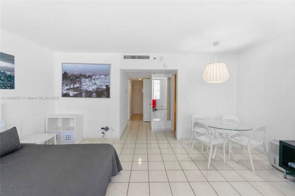 $2,500 / 515ft2 - Amueblado, Estudio - 1 Baño, Balcón, Wifi, plaza de aparcamiento, piscina y gimnasio (Miami Beach)63825138724483124
