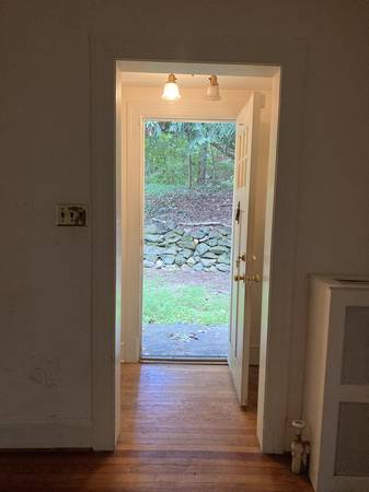 $3,800 / 3br - 2800ft2 - Peaceful and Quiet 2800 sq ft 3 bed, 2 Bath to Call Home in McLean (McLean)63895918939394122