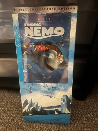 Sealed NEW Blue Ray Disney Collectors Finding NEMO 1