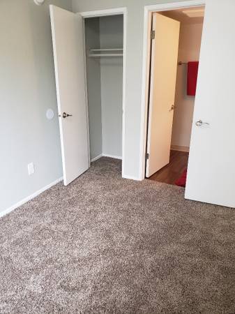 $1,825 / 3br - 1090ft2 - Move in Specials; hot deals going on right now! Call for details! (2001 E. Cross Ave Tulare CA, 93274)63809810149505123