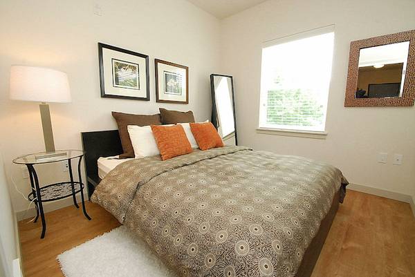 $1,395 / 1br - Make This Your Next Move! Buckman Court Could Be Your Forever Home! (SE Portland, SE Belmont, Buckman)63956785333762123