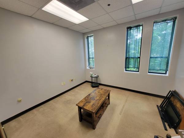 $625 / 132ft2 - Furnished Individual Private Offices. Shared Conference & Break Room. (Chelmsford/Billerica)63863137360257121