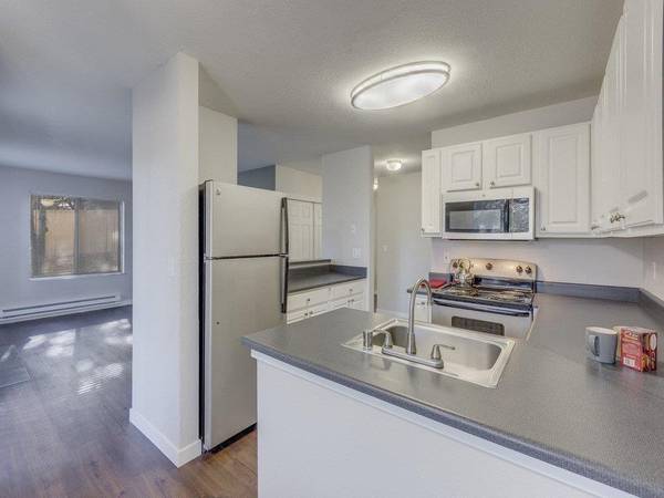 $2,233 / 2br - 930ft2 - Joya imperdible de 2 habs/2 baños con lavadora/secadora, centro de café (Lynnwood)63688462486145123