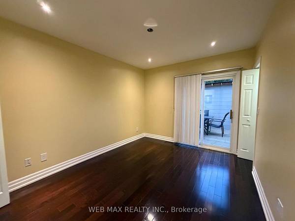 MAIN FLOOR RENOVATED SPACIOUS 1 BED WITH PARKING AND BACKYARD ICNLD 4