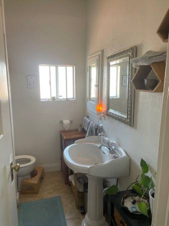 $1,050 / 3br - Room available in Long Fellow, walk to BART (oakland north / temescal)63888991230083123