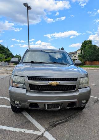 2008 Chevy Suburban LT 4WD – Bien Mantenida - $11,500 (Lone Tree)63619874482691122